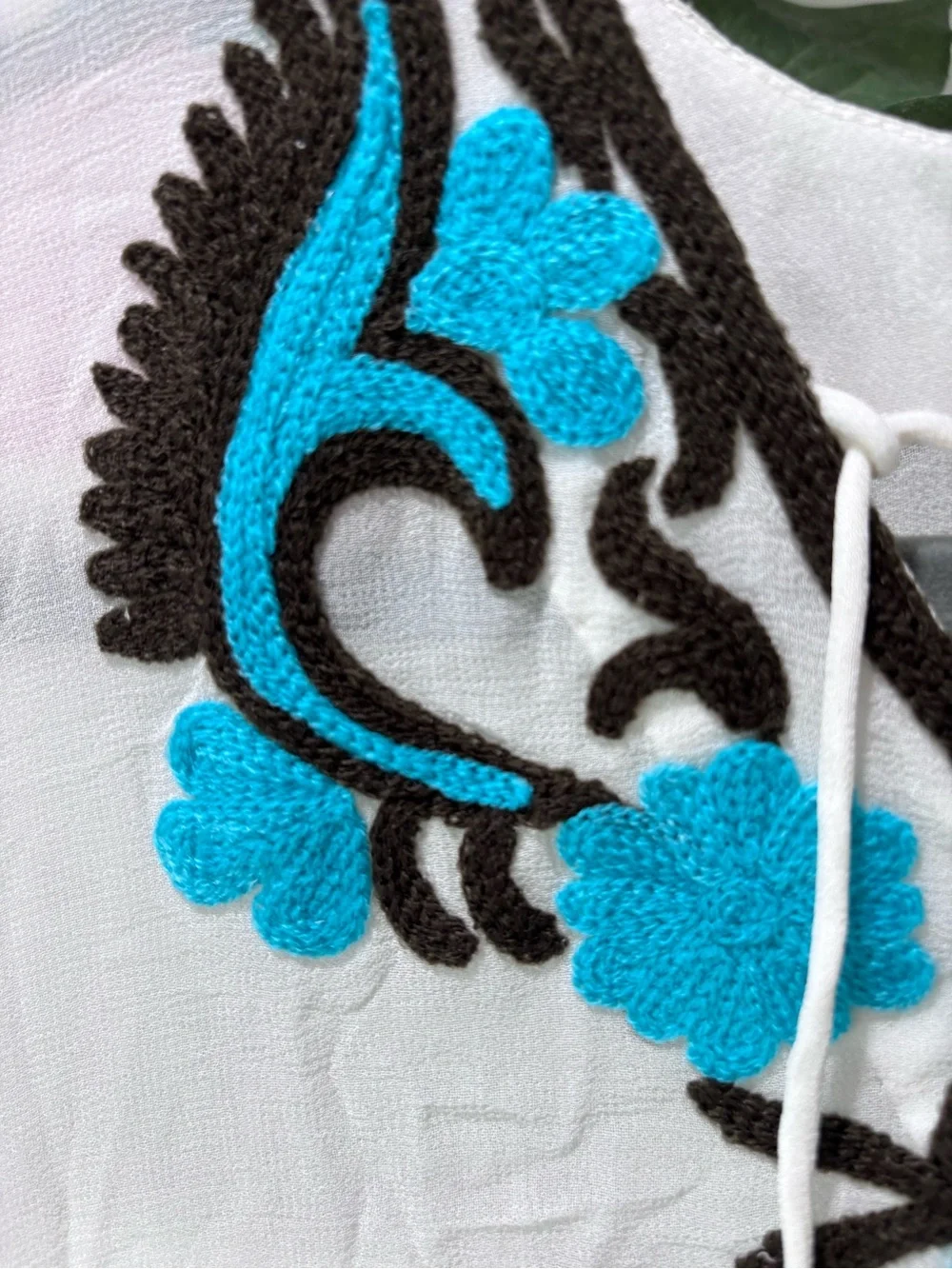 NWT Monique Leshman White Top with Turquoise Crochet Silk Appliqué Caftan